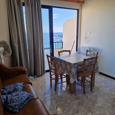 Attard Seafront 7 In Marsalforn Apartman Żebbuġ